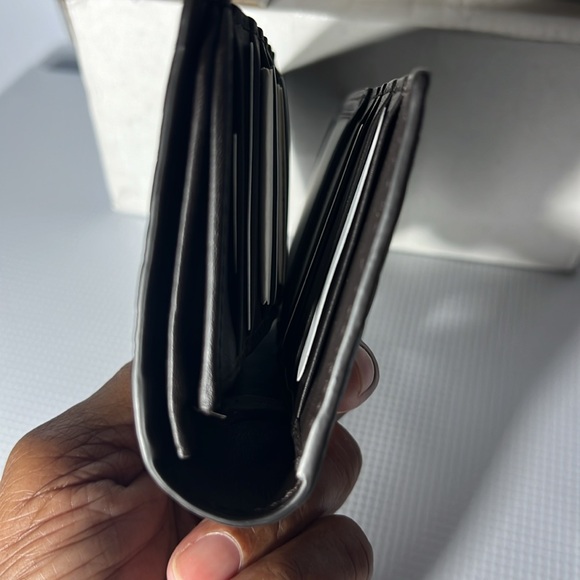 Gucci wallet new many card slots and compartment - Picture 6 of 7